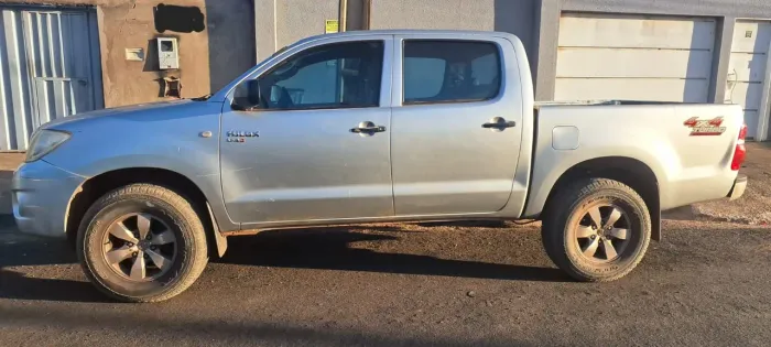 Toyota Hilux CD D4-d 4X4 2.5 16V 102cv TB Dies. 2010