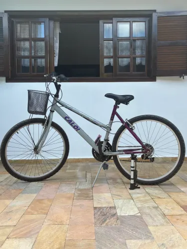 Vendo Bicicleta Caloi + Bomba de encher pneu