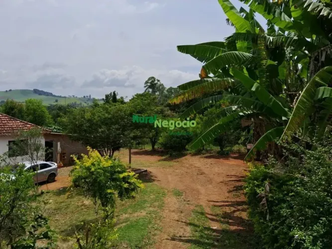 CHÁCARA FORMADA COM FÁCIL ACESSO EM PIRANGUINHO-MG