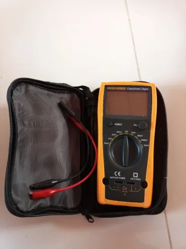 Capacímetro digital 