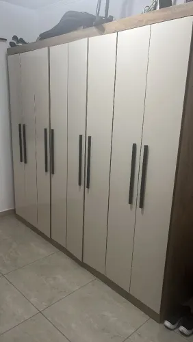 Guarda-roupa casal, 8 portas e 4 gavetas em perfeito estado
