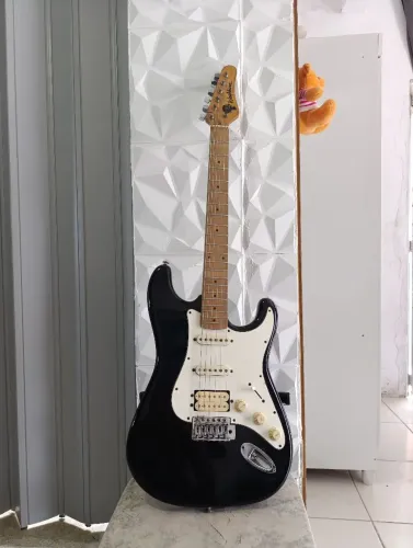 GUITARRA STRATO WASHBBURN LYON