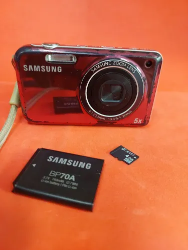 Câmera Samsung PL120 funcionando, tem manchas no display que não influencia na qualidade 