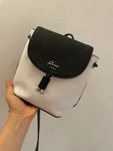 Bolsa Guess Est. 1981 - Branca e Preta