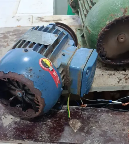 Vendo esse motor 1,5 cv
