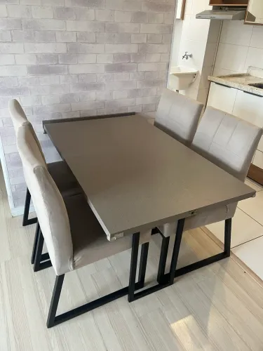 Mesa 4 cadeiras