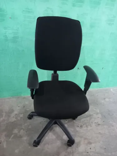 CADEIRA PRA ESCRITÓRIO ENCOSTO ALTO.