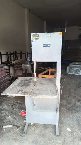 Serra fita de açougue (semi nova) foi bem pouco usada eceito negociação