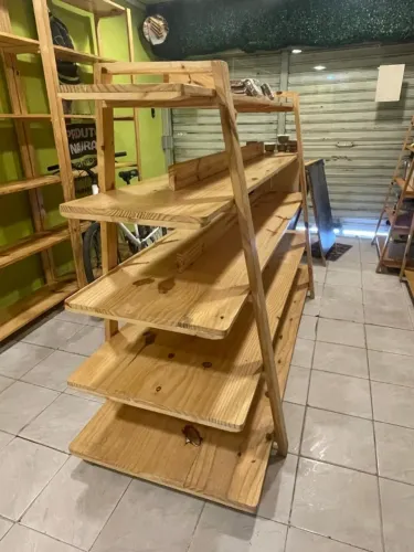 Estante expositor de madeira macica para loja - excelente estado