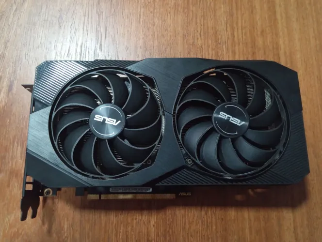 RX5500 XT ASUS EVO 8GB - Pouco usada