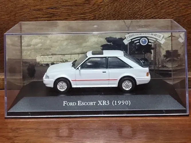 Ford Escort XR3 1990 - Coleção Carros Inesquecíveis do Brasil - Carrinho Miniatura 1/43