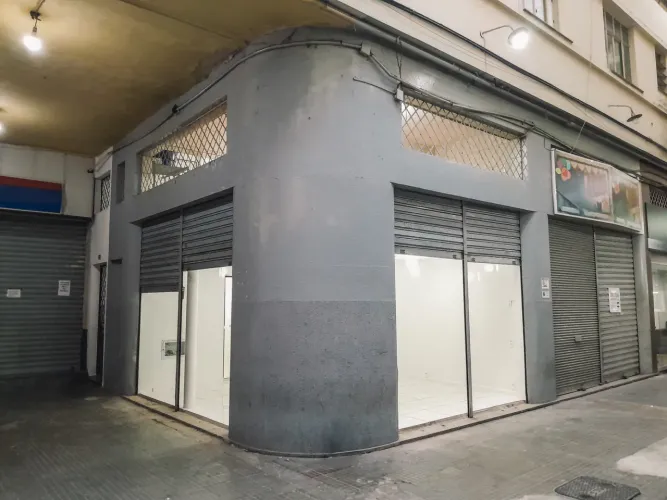 Loja de esquina, no centro da cidade e reformada para locação