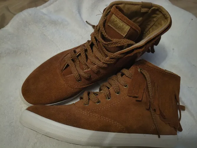 Tênis camurça Keds 35. Novo 