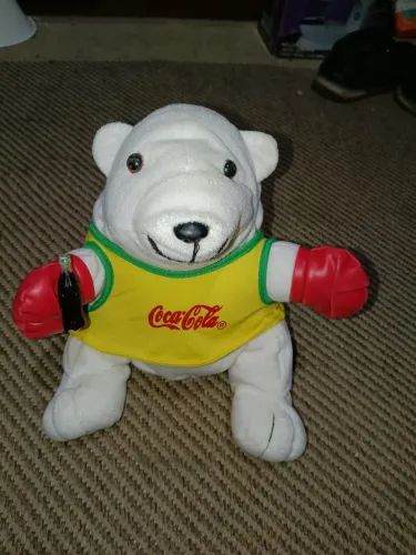 Pelúcia Ursinho da Coca-Cola.