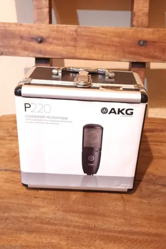 MICROFONE AKG P220
