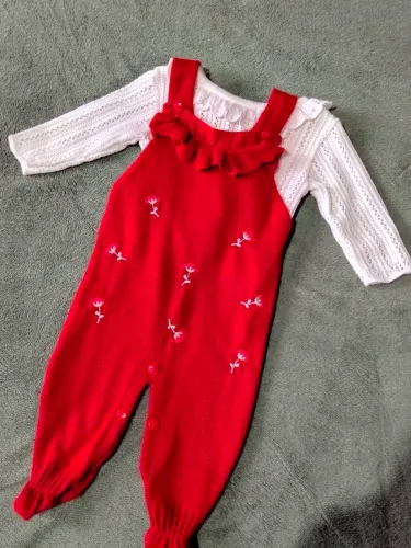 Kit 4 roupinhas de bebê menina tamanho M - tricô e plush