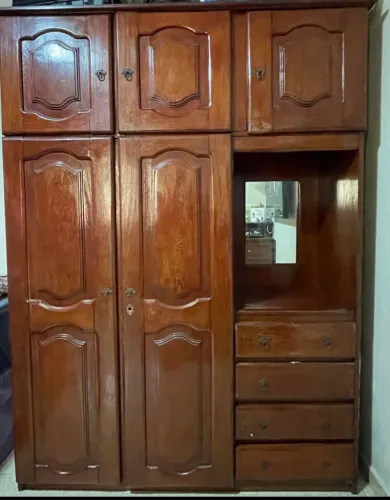 Vendo guarda roupas de madeira
