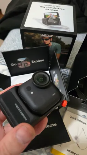 CÂMERA DE AÇÃO INSTA360 GO ULTRA 4K + ACESSÓRIOS