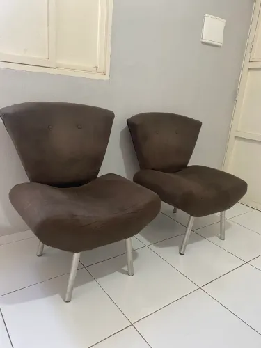 Poltronas estofadas novas