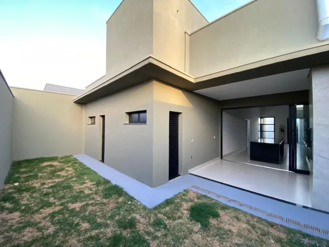 Casa à venda no bairro Portal do Vale em Uberlândia
