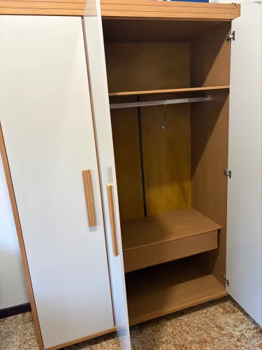 Vendo guarda-roupa novo, nunca usado, apenas montado.