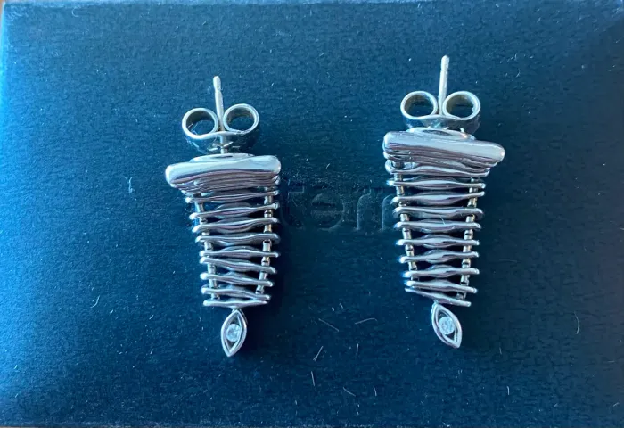 Brinco de ouro branco 18 quilates