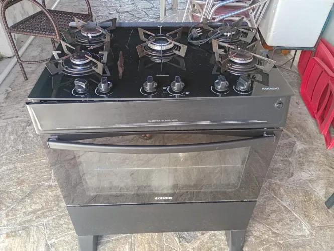 Fogão 5 bocas preto mesa de vidro