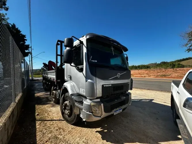 Volvo VM 330 8x2R