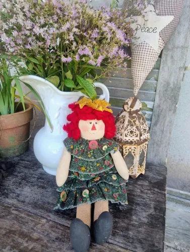 Boneca de pano artesanal 