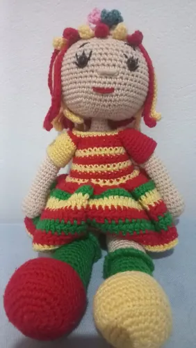 Boneca Emília de amigurumi R$130