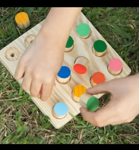Memória de cores - jogo educativo de tabuleiro em madeira_NOVO