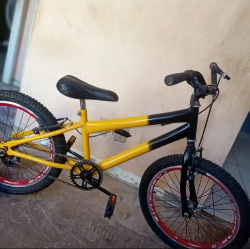 Bicicleta Infantil/Juvenil Aro 20 Amarela e Preta - Praticamente Nova!