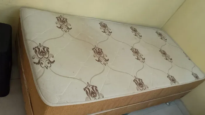 CAMA DE SOLTEIRO. APENAS PARA RETIRADA.