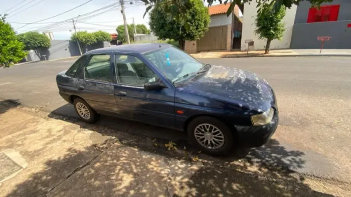 Ford Escort GL 1.6 MPI 2001