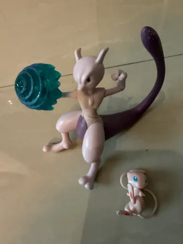 Figura de Batalha Pokémon Deluxe Action Boneco - Mewtwo