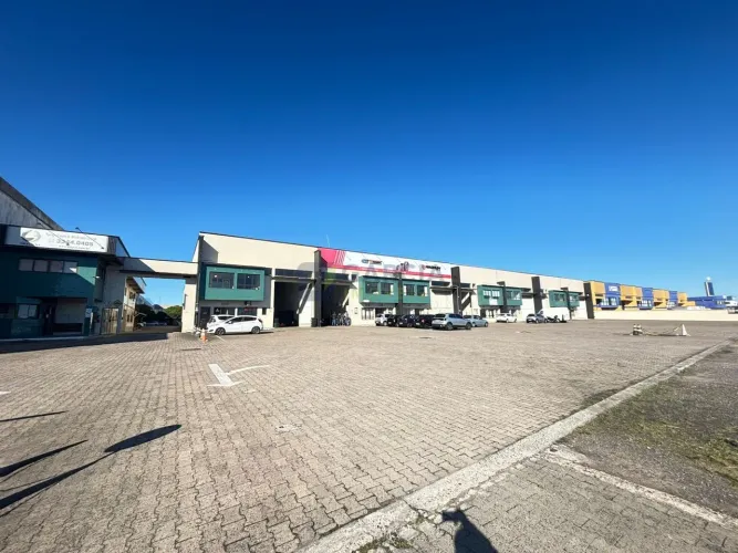 Excelente depósito para locação em condomínio fechado no bairro Sarandi, em Porto Alegre.