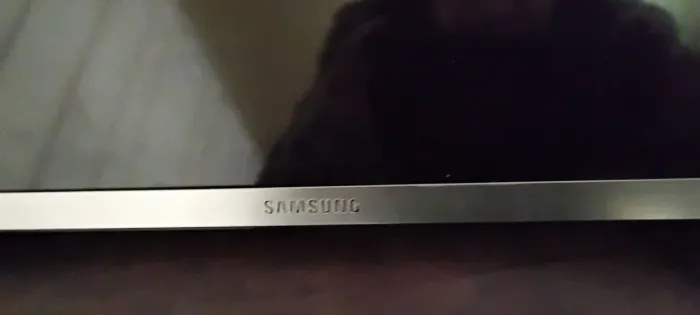 Tv Samsung 49 smart. Tela quebrada 