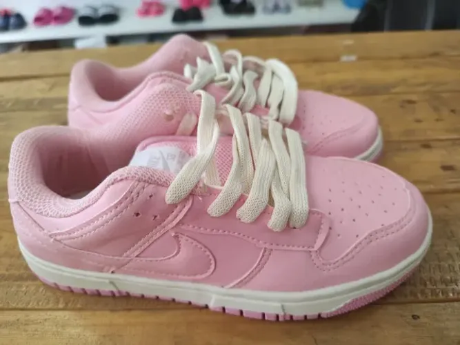 TÊNIS NIKE FEMININO PINK NUMERAÇÃO 35 VALOR 190,00