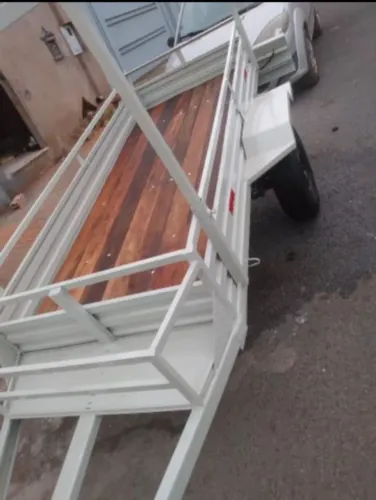 Vendo carretinha nova feixe de mola pra 1000kg