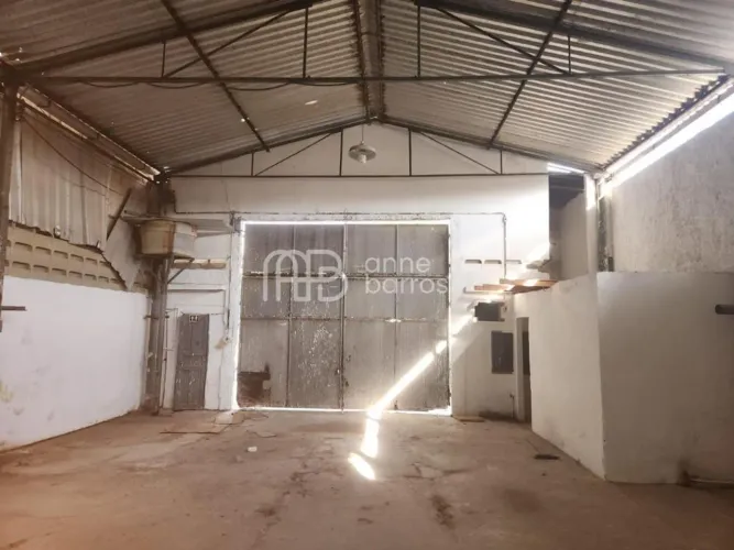 Galpão/Prédio Comercial à Venda em Caxangá