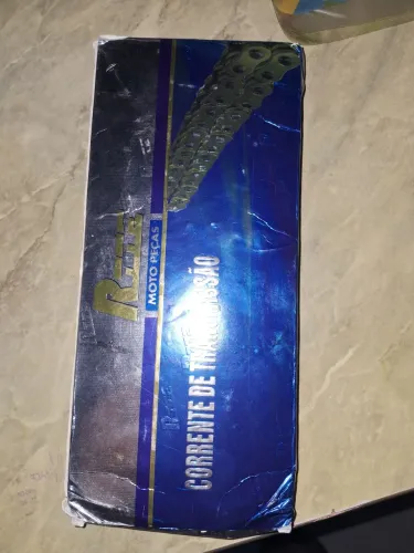 Vendo uma corrente dourada