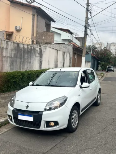 Renault Sandero Privilège Hi-flex 1.6 16V 5P AUT 2014