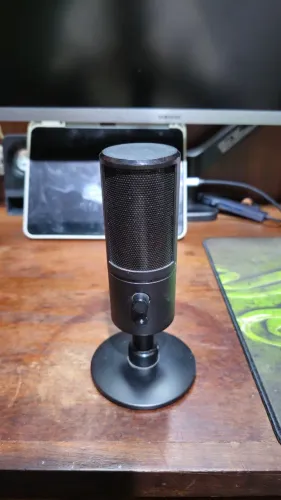 Microfone Razer Seiren X (acompanha braço articulado)