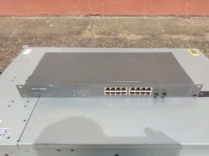 Switch TP-LINK TL-SG2216 Switch inteligente Gigabit de 16 portas com 2 slots SFP