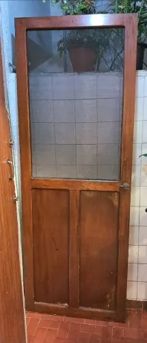 Porta Madeira Retrô Com telinha de mosquito