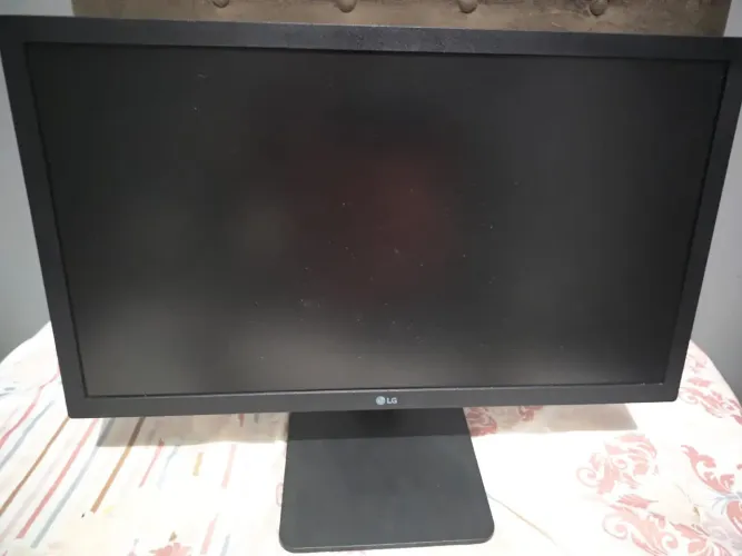 Vendo Monitor 21" LG 22MP410-B