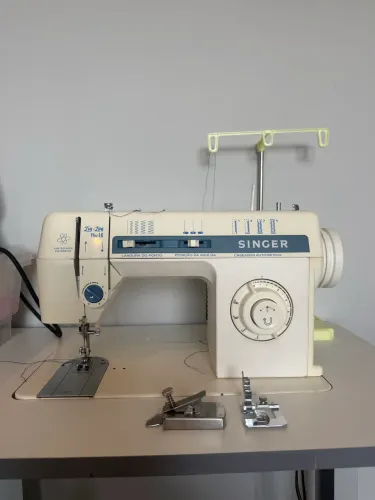 Máquina Singer Zig Zag Plus 16