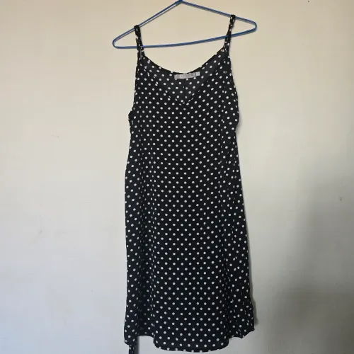 Vestido de crepe poá