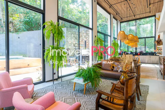 Descubra o Seu Refúgio dos Sonhos: Casa Espetacular em Condomínio Exclusivo no Panamby