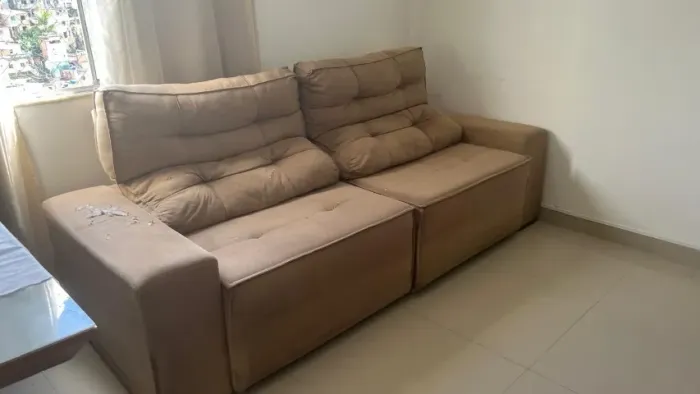 Sofá reclinável de 3 lugares.
